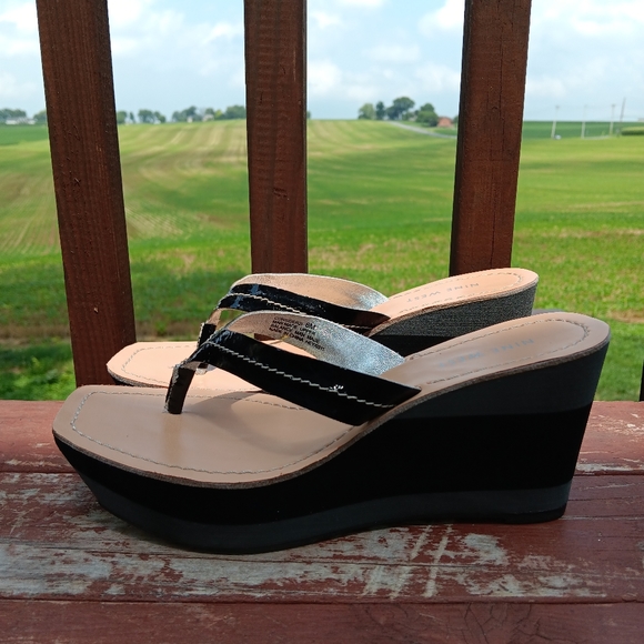 Nine West Wedge Thong Flip Flops - Black/Gray - Size 6 - Picture 2 of 12